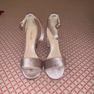 nine west women’s abrah velvet heel